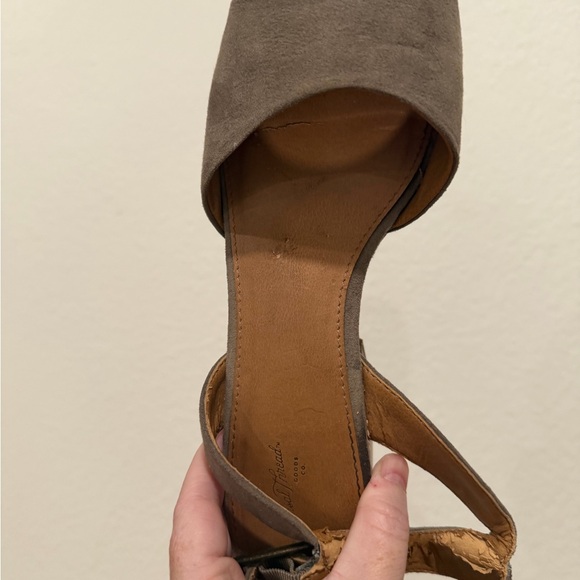 Universal Thread  Heels - Picture 6 of 6